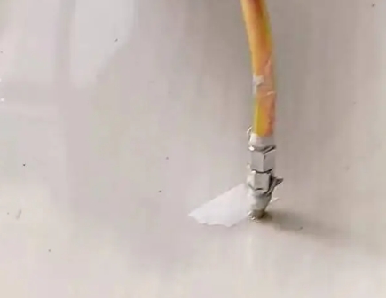 淳化瓷砖空鼓维修公司专业解答在瓷砖铺贴过程中，如果使用的砂料过粗（如全部使用了粗砂），可能会导致以下问题