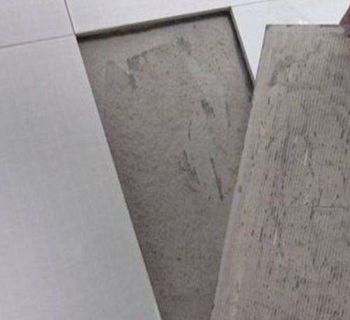 淳化瓷砖空鼓维修公司分享瓷砖铺贴时如果打浆（即涂抹在瓷砖背面和基层上的砂浆或瓷砖胶）过少，会带来以下问题